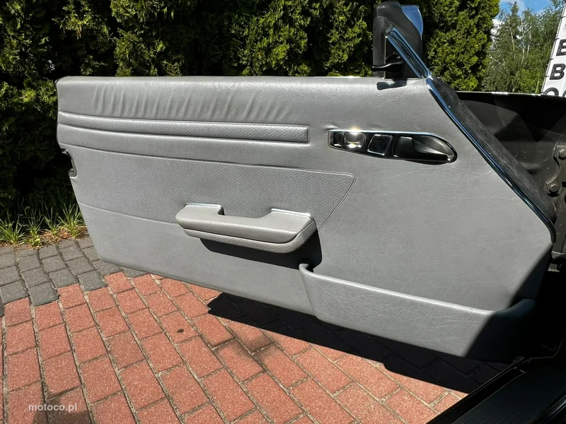Mercedes-Benz SL R107 SL 560 18