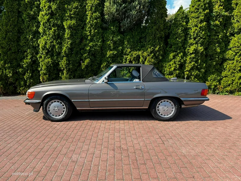 Mercedes-Benz SL R107 SL 560 3