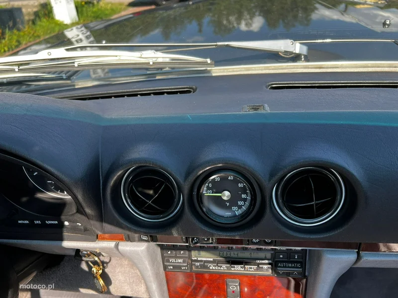 Mercedes-Benz SL R107 SL 560 22