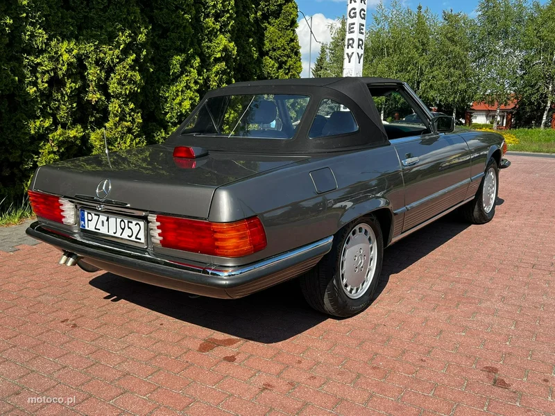 Mercedes-Benz SL R107 SL 560 5