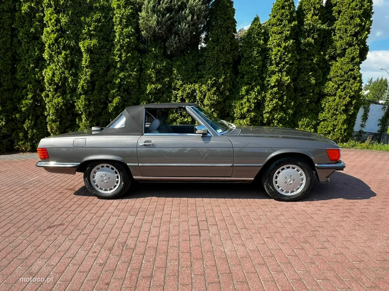 Mercedes-Benz SL R107 SL 560 6