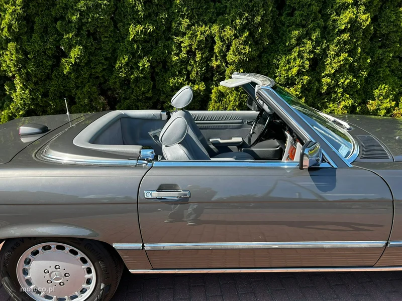 Mercedes-Benz SL R107 SL 560 7