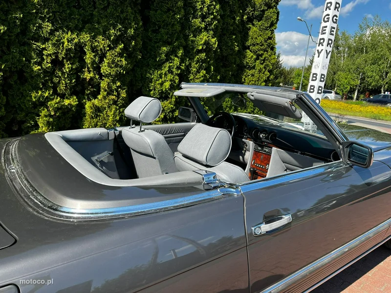 Mercedes-Benz SL R107 SL 560 8