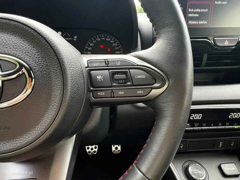 Toyota Yaris XP210 12