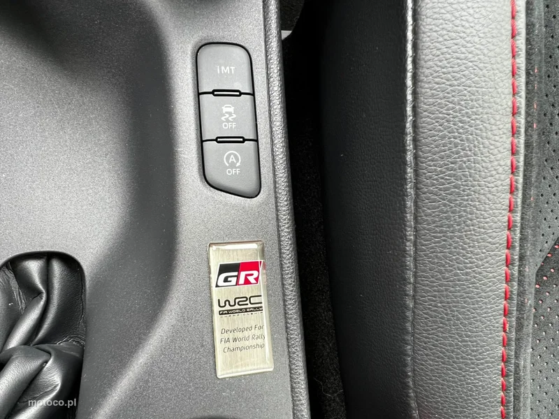 Toyota Yaris XP210 13