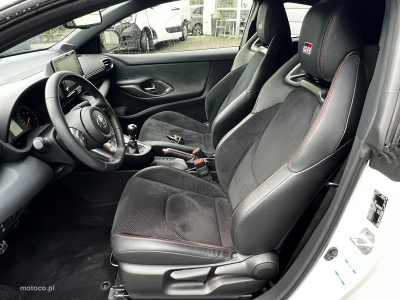 Toyota Yaris XP210 15