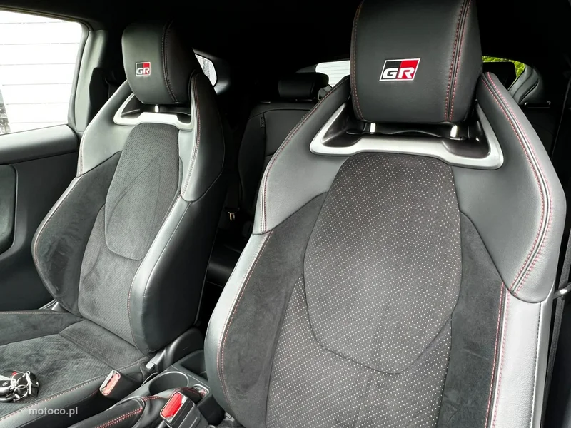 Toyota Yaris XP210 16