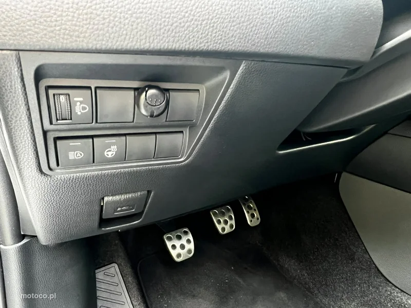 Toyota Yaris XP210 17