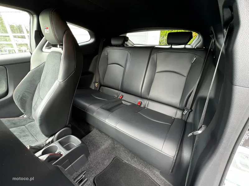 Toyota Yaris XP210 18