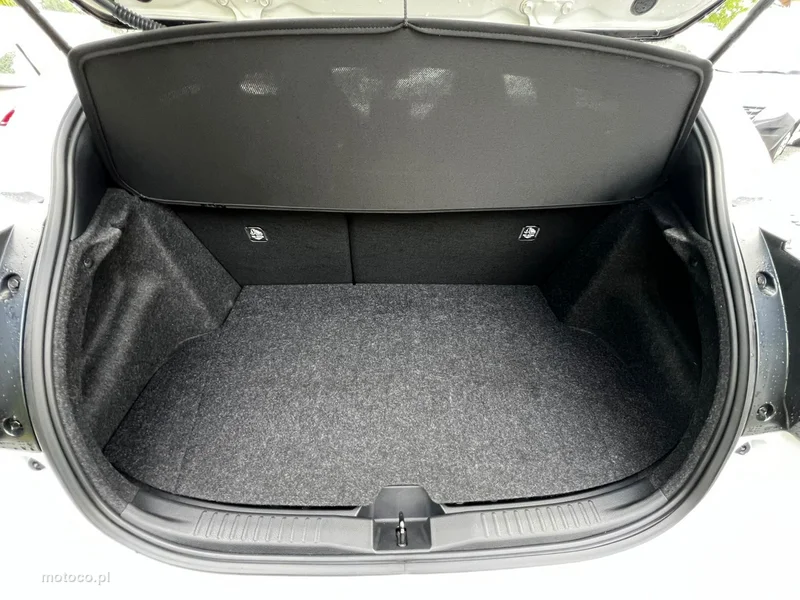 Toyota Yaris XP210 19
