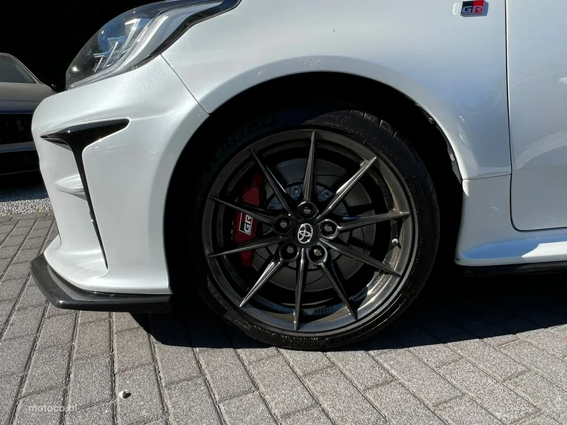 Toyota Yaris XP210 3