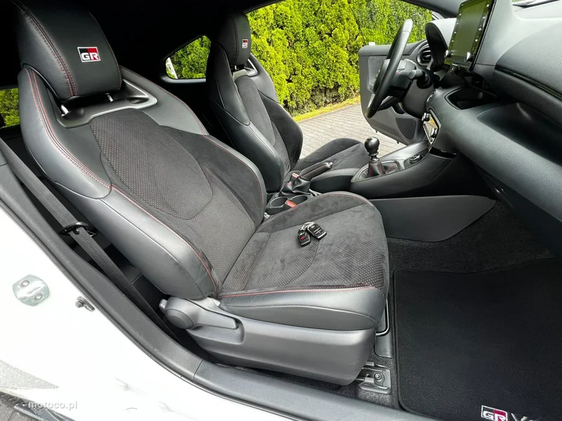 Toyota Yaris XP210 21
