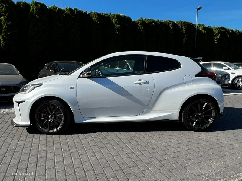 Toyota Yaris XP210 4