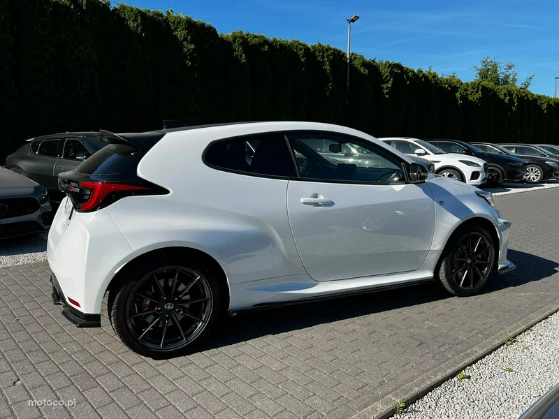 Toyota Yaris XP210 7