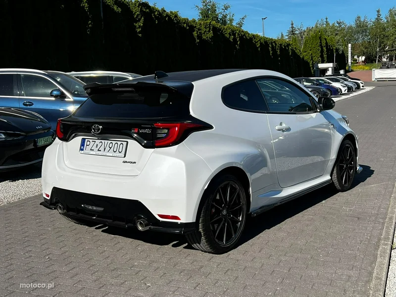 Toyota Yaris XP210 8