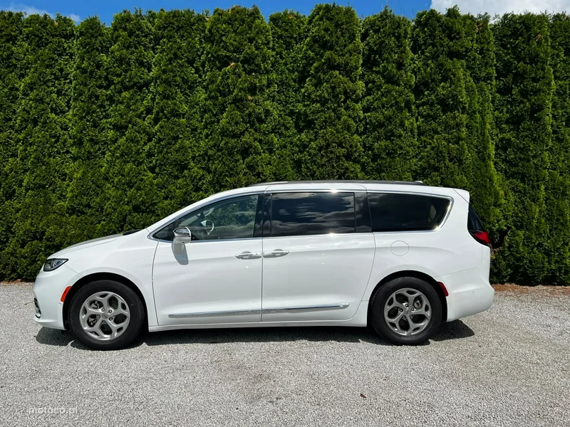Chrysler Pacifica 2