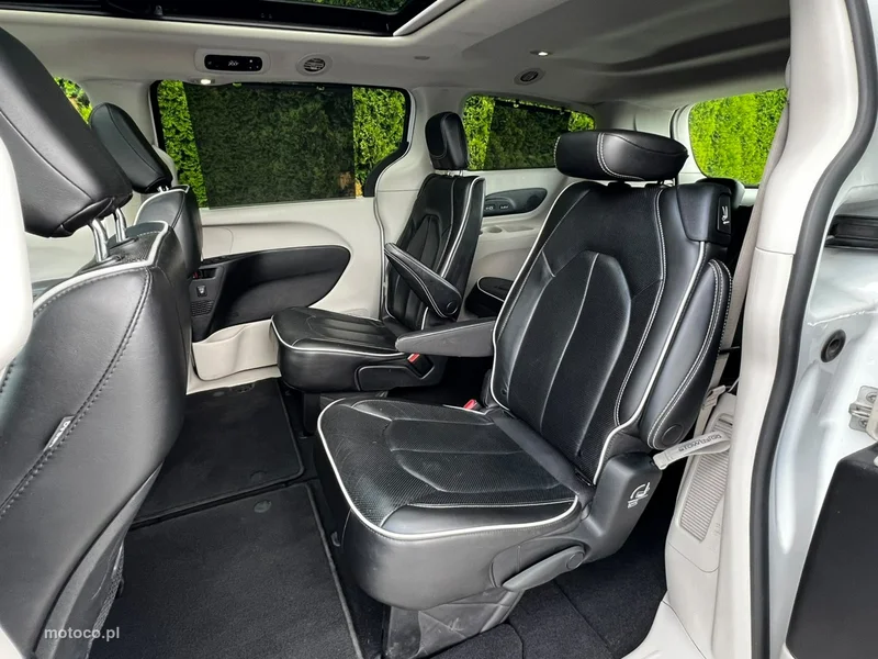 Chrysler Pacifica 12