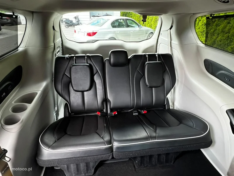 Chrysler Pacifica 15