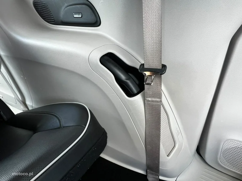 Chrysler Pacifica 16