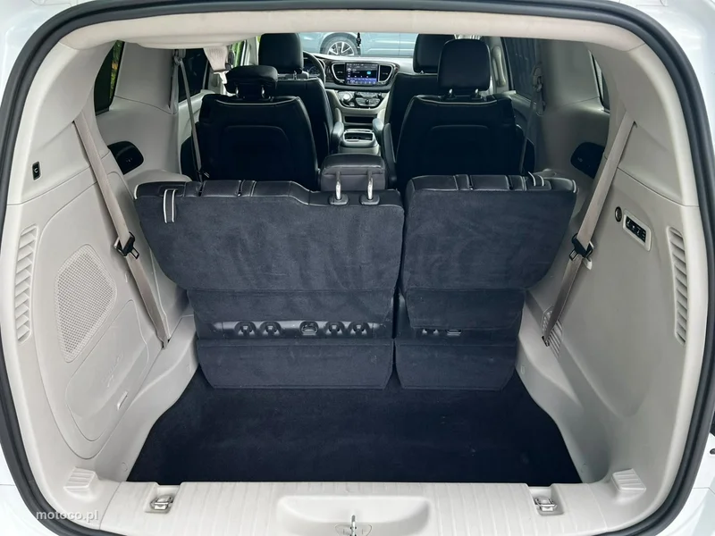Chrysler Pacifica 21
