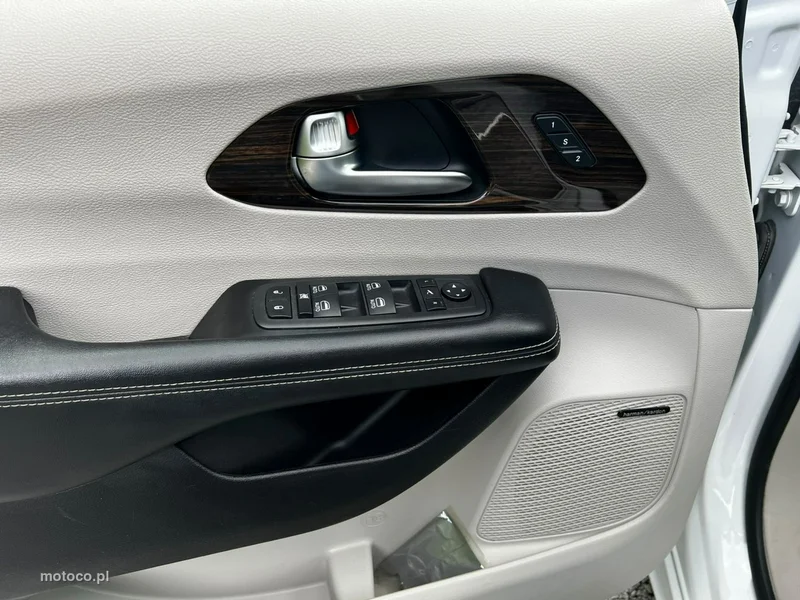 Chrysler Pacifica 23