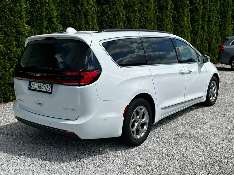 Chrysler Pacifica 5