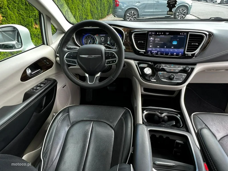 Chrysler Pacifica 8