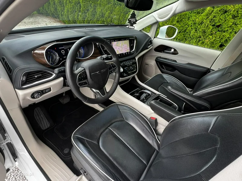 Chrysler Pacifica 9