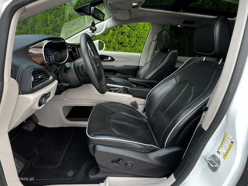 Chrysler Pacifica 10