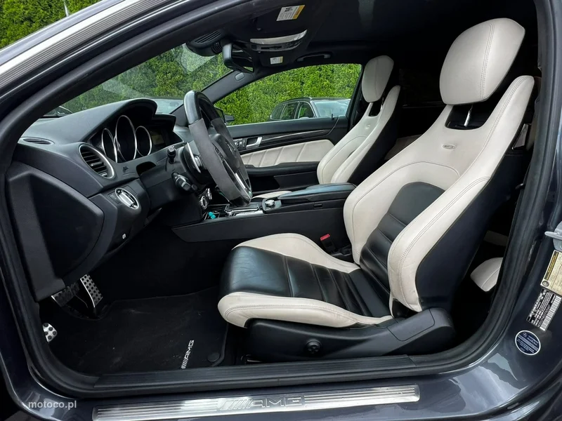 Mercedes-Benz Klasa C W204 C 63 AMG 11