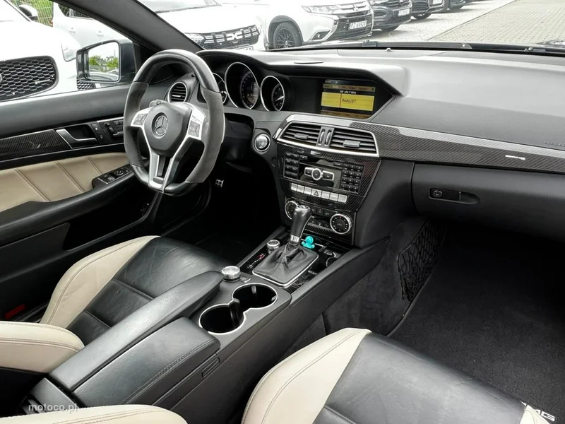 Mercedes-Benz Klasa C W204 C 63 AMG 17