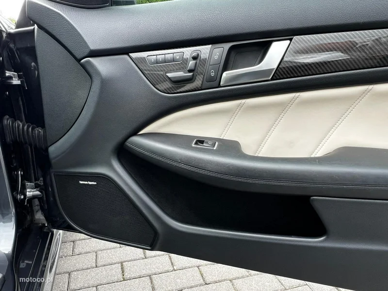 Mercedes-Benz Klasa C W204 C 63 AMG 21
