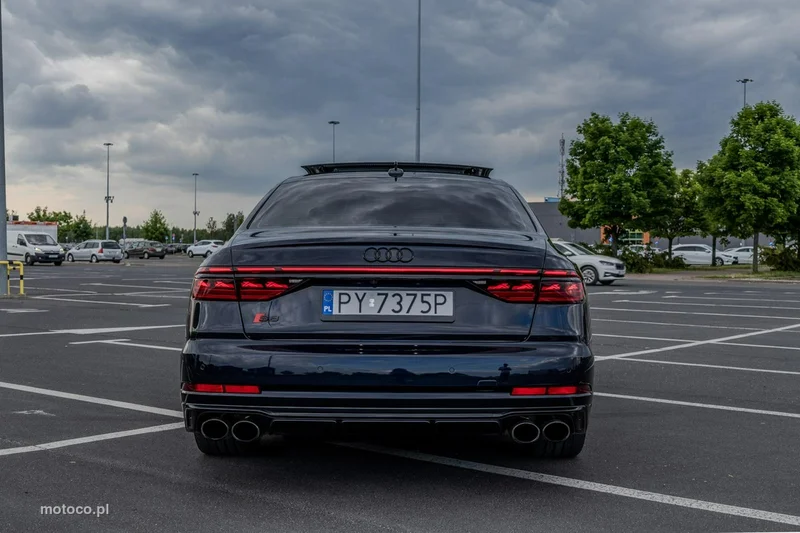 Audi S8 2