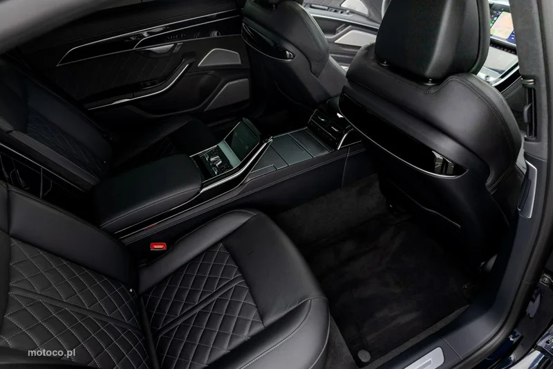 Audi S8 11