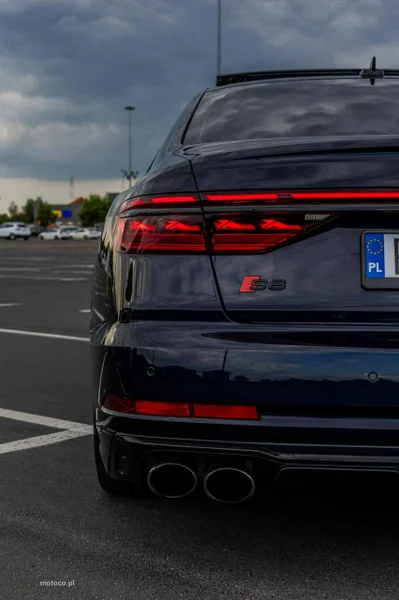 Audi S8 3