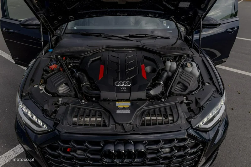 Audi S8 5