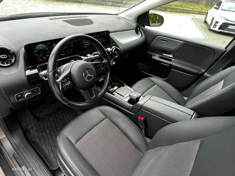Mercedes-Benz Klasa B W247 B 200 12