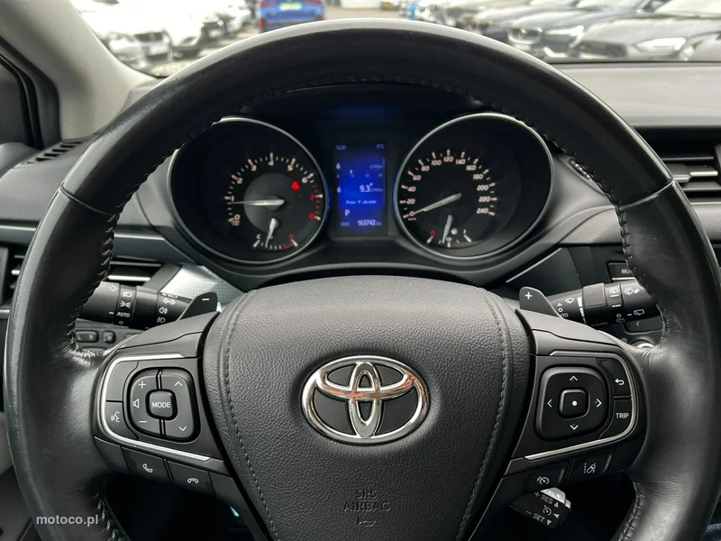 Toyota Avensis T27 11
