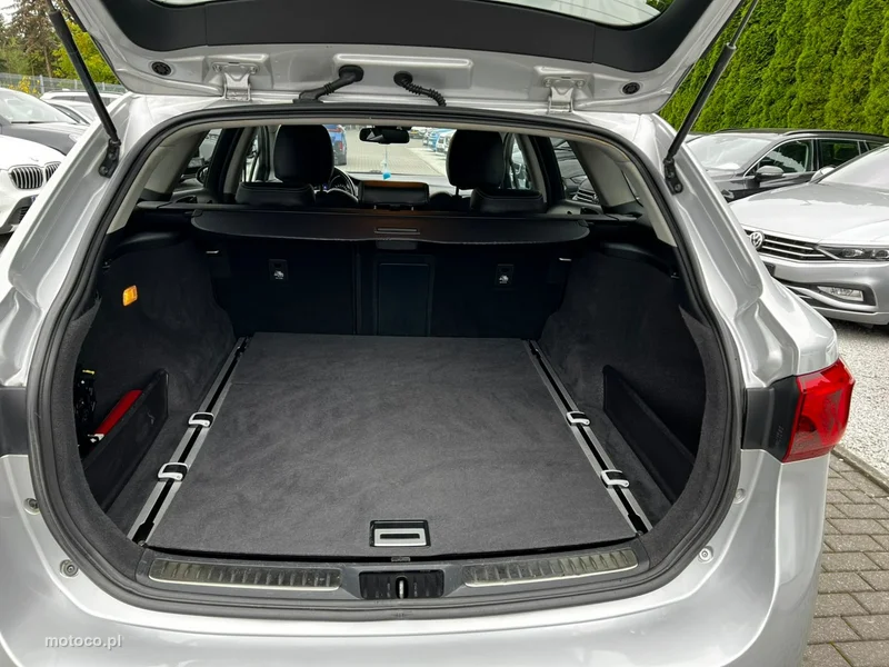 Toyota Avensis T27 17