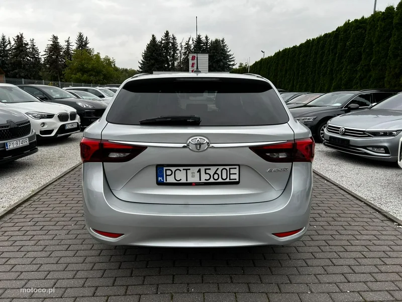 Toyota Avensis T27 4