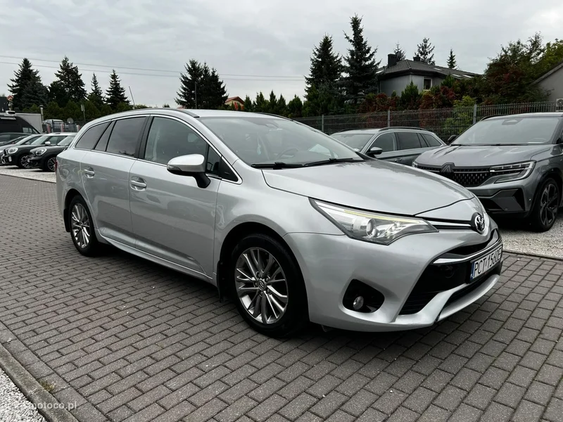 Toyota Avensis T27 6