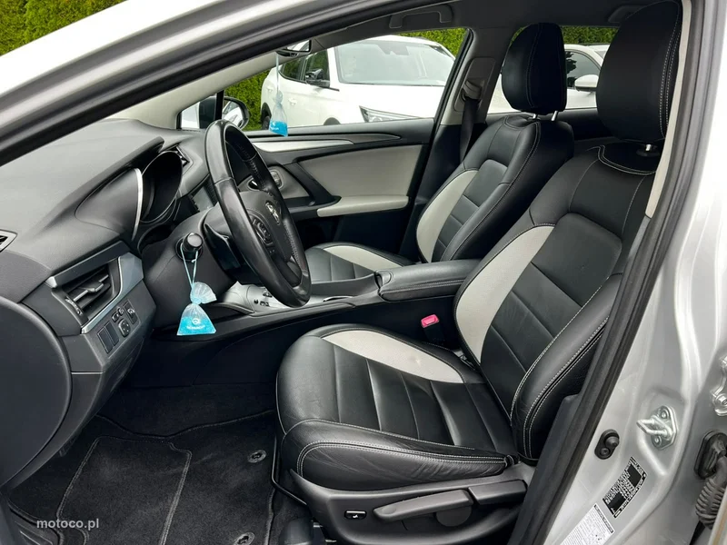 Toyota Avensis T27 8