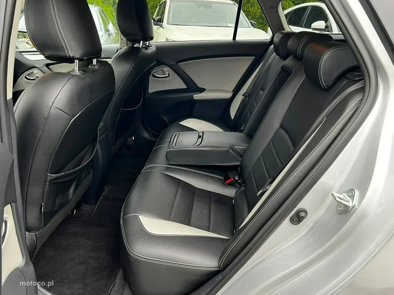 Toyota Avensis T27 9