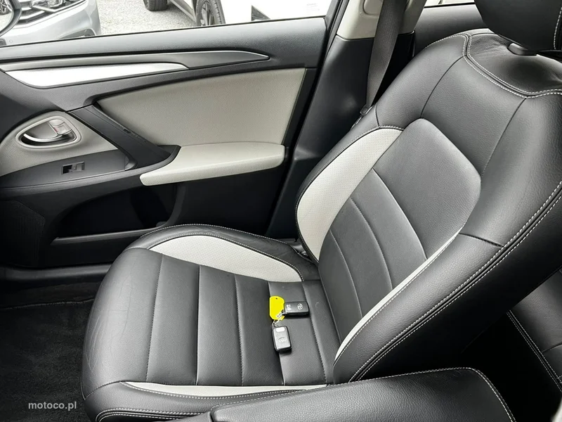 Toyota Avensis T27 10