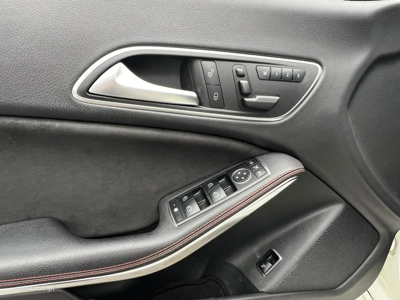 Mercedes-Benz CLA C117 250 11