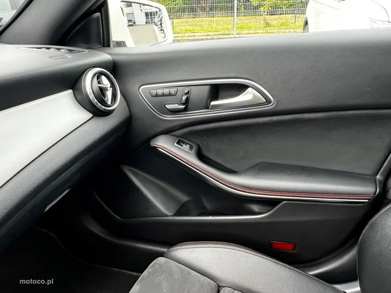 Mercedes-Benz CLA C117 250 18