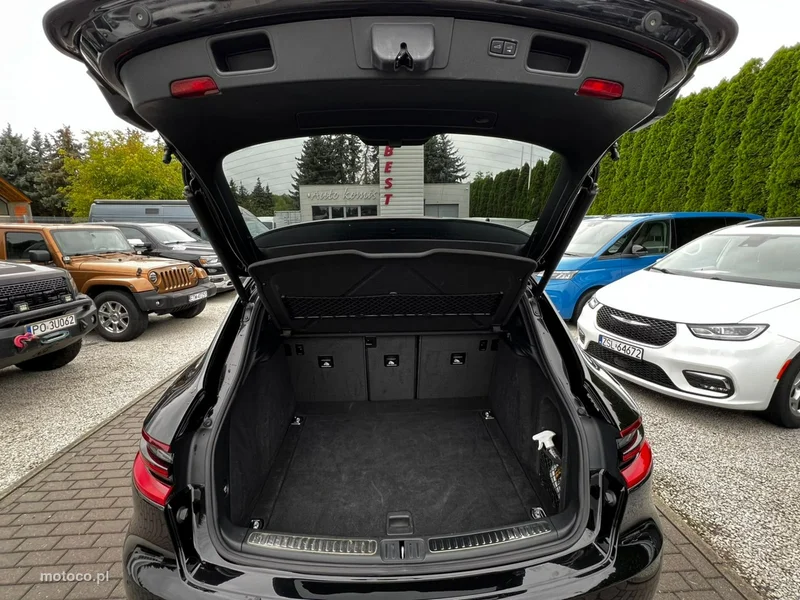 Porsche Macan 95B 12