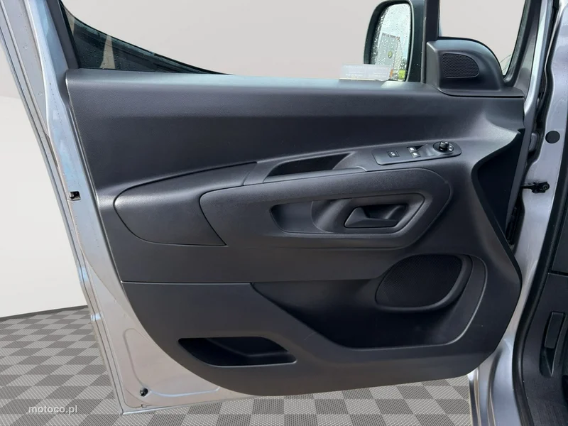 Toyota Proace City 8