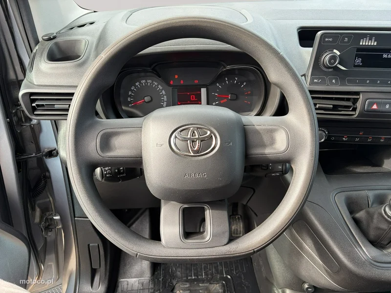 Toyota Proace City 10