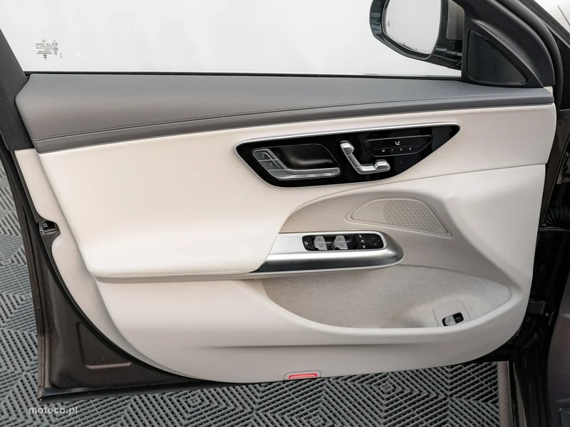 Mercedes-Benz Klasa E W214 E 220 11